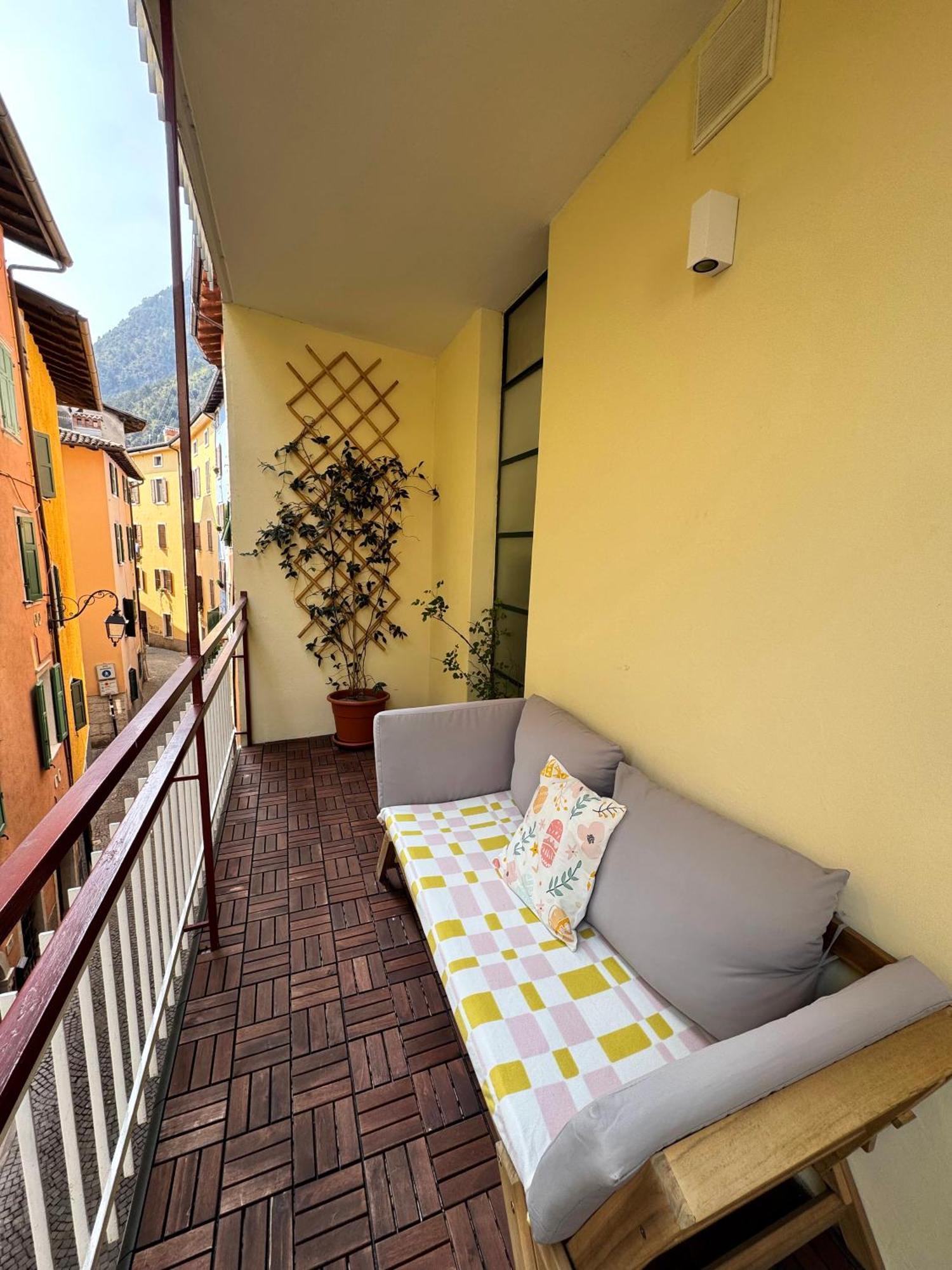 New Apartment In Historical Center Near Lake Riva del Garda Exterior foto